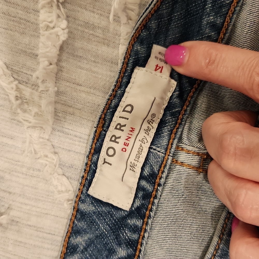 Medium wash, distressed Torrid jean shorts size 14! - Picture 2 of 11